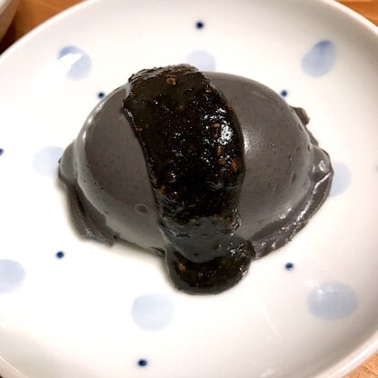 オーバルの型に入れて黒ごま豆腐を作ってみました。
ソースも黒ごまにこだわって自家製です。
美味しかったです。
また、作ります。
家族のみんなが大好きです。